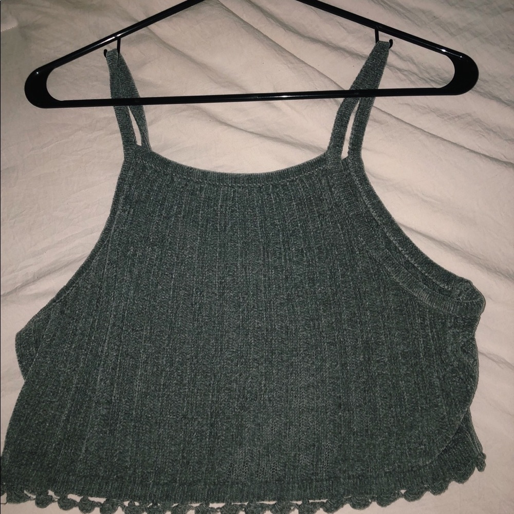 Cropped grey top, sweater material.